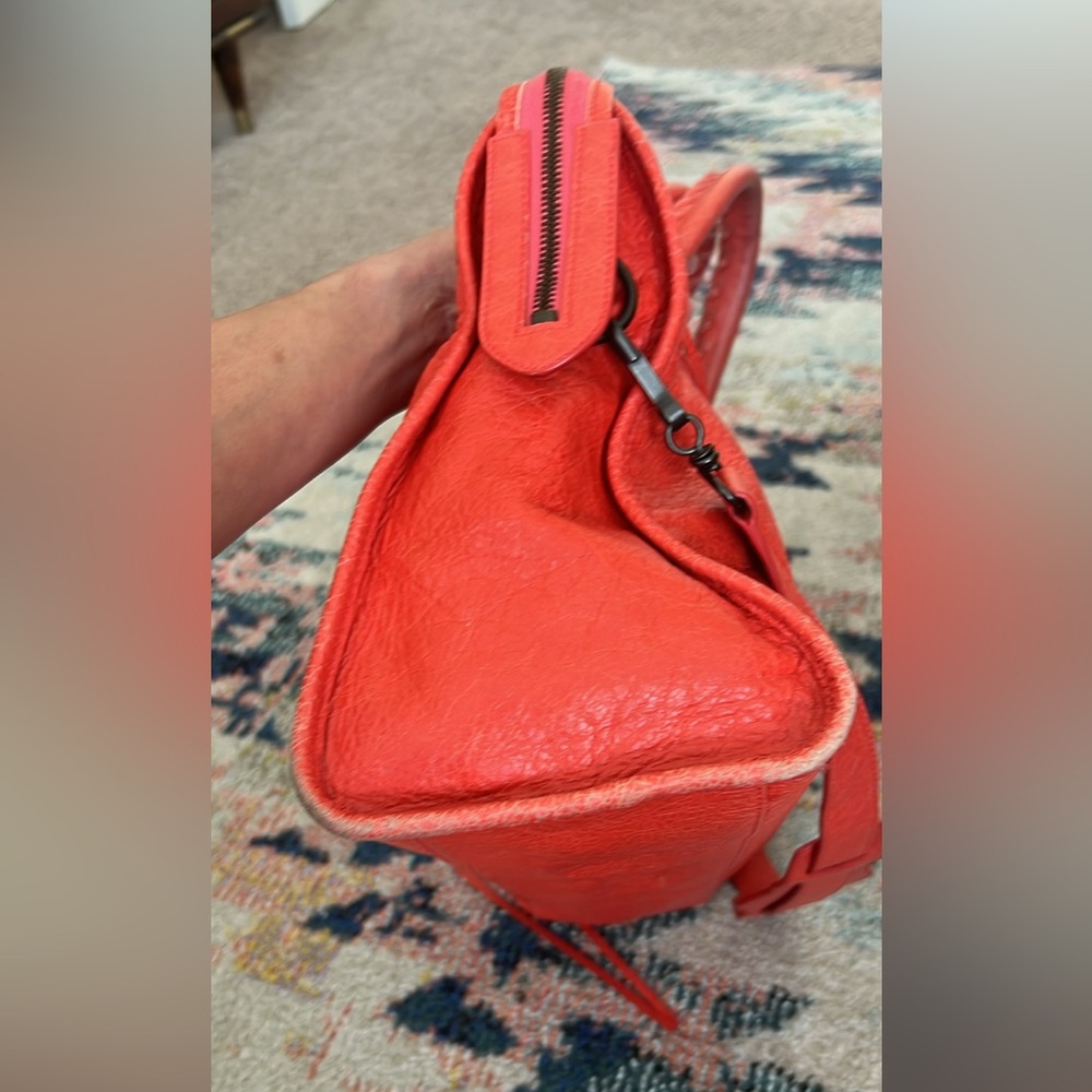 Authentic BALENCIAGA Classic City Bag - Coral Pink / Orange Lambskin Leather - Picture 5 of 8